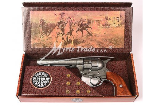 kolt s dřevěnou pažbou