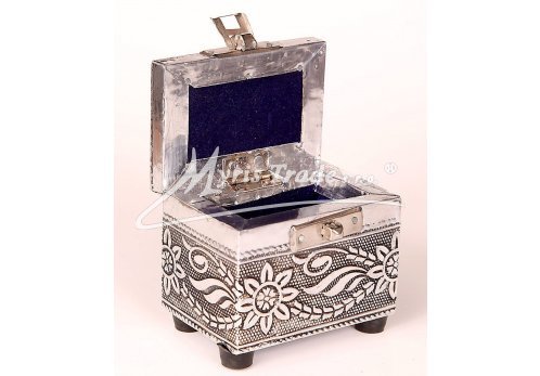 tepaná stříbrná krabička