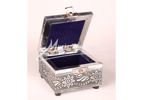 tepaná stříbrná krabička