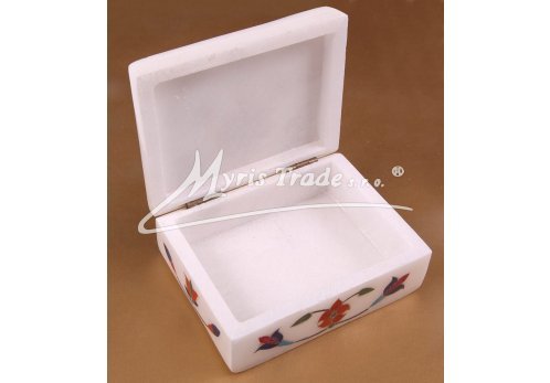 střední - obdélníková krabička