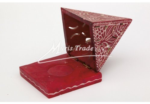 svícen - pyramida červená