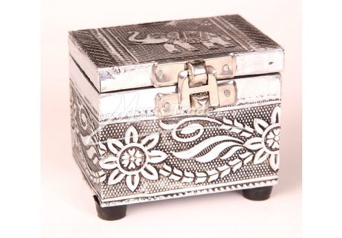 tepaná stříbrná krabička