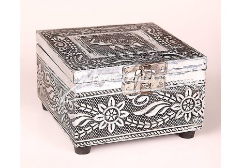 tepaná stříbrná krabička