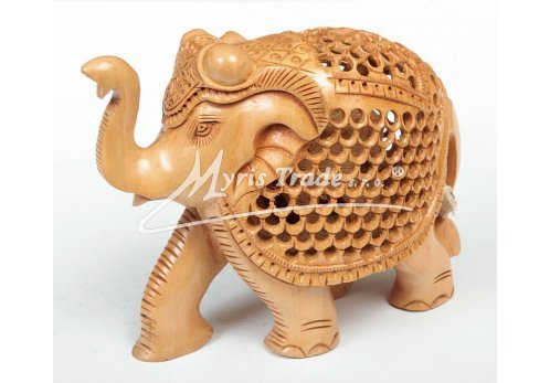 slon světlý, bohatě vyřezávaný  13 cm
