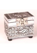 tepaná stříbrná krabička